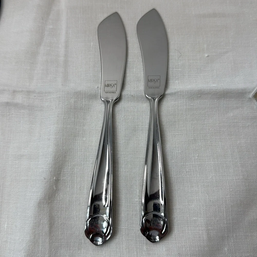 Mikasa Classico Satin Frosted Stainless Flat Handle Butter Spreaders Lot of 2